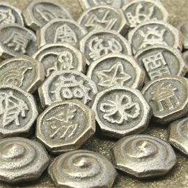日三鋳造所 ベーゴマ 厚ペ（あつぺ） |木のおもちゃ がりとん