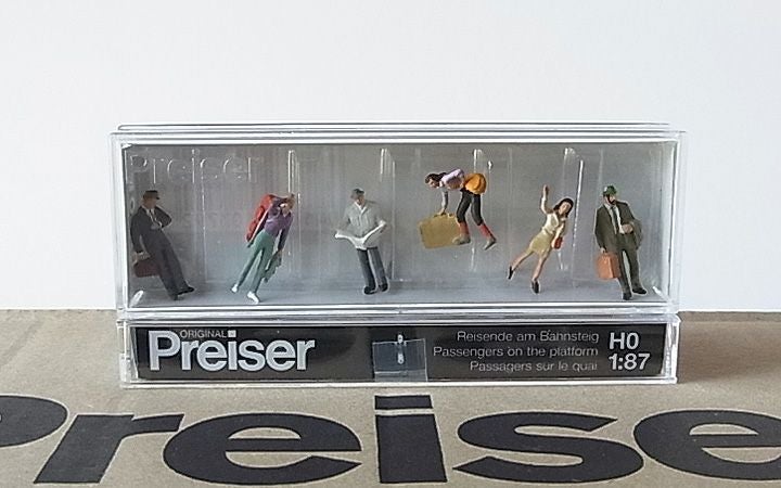 Preiser/プライザー 10379 HO 1/87 プラットホーム上の乗客
