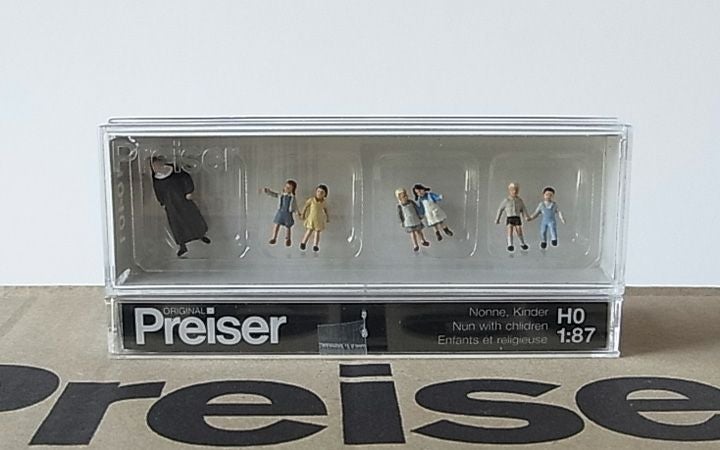 Preiser/プライザー 10401 HO 1/87 修道女と子ども