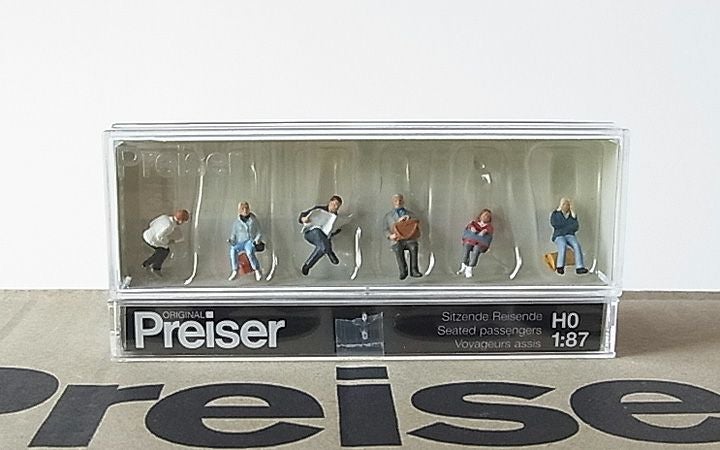 Preiser/プライザー 10412 HO 1/87 座っている乗客