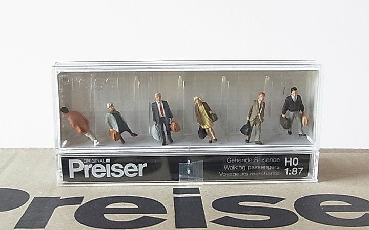 Preiser/プライザー 10413 HO 1/87 歩いている乗客