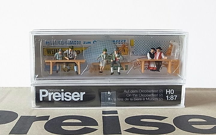 Preiser/プライザー 10449 HO 1/87 オクトーバーフェストにて (2)