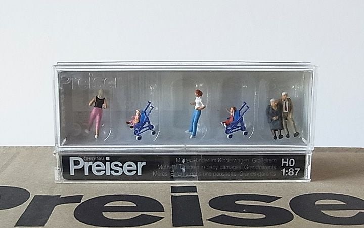 Preiser/プライザー 10493 HO 1/87 ベビーカーをひくお母さんと祖父母