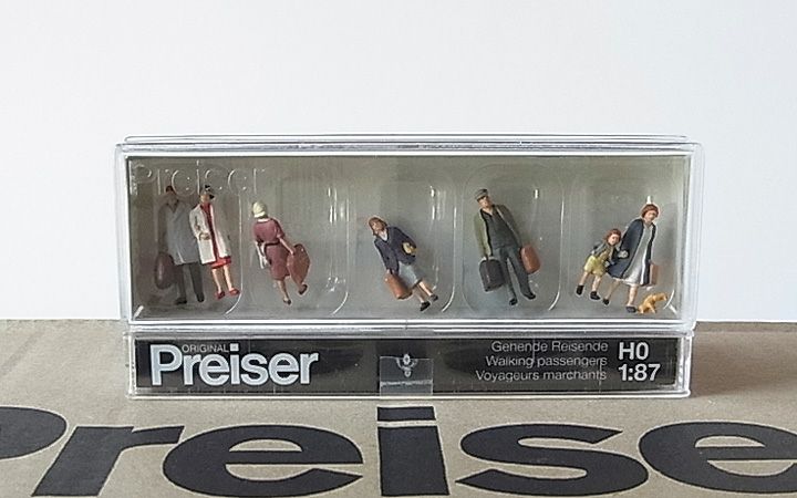 Preiser/プライザー 10505 HO 1/87 歩いている乗客