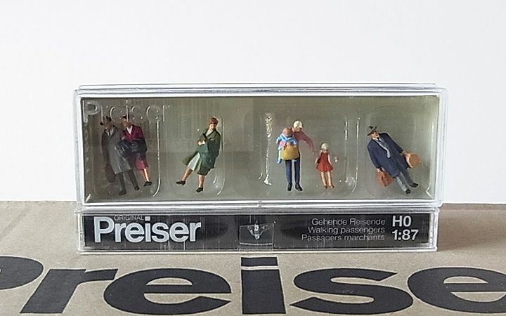 Preiser/プライザー 10511 HO 1/87 歩いている乗客