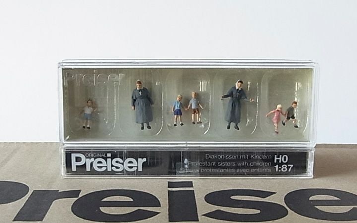 Preiser/プライザー 10533 HO 1/87 プロテスタントのシスターと子どもたち
