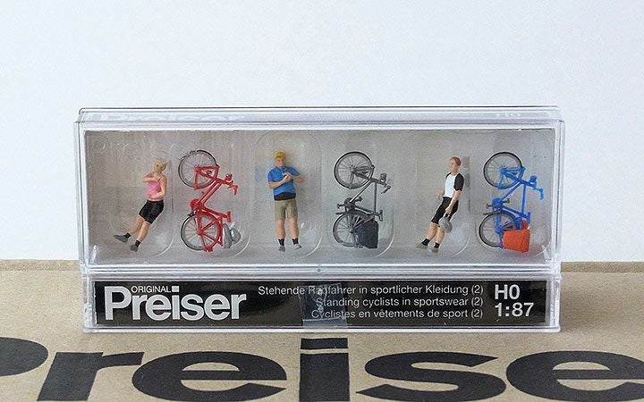 Preiser/プライザー 10644 HO 1/87 立っているサイクリスト