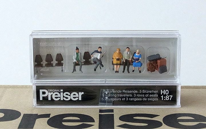 Preiser/プライザー 10660 HO 1/87 ベンチで待つ5人の旅行者