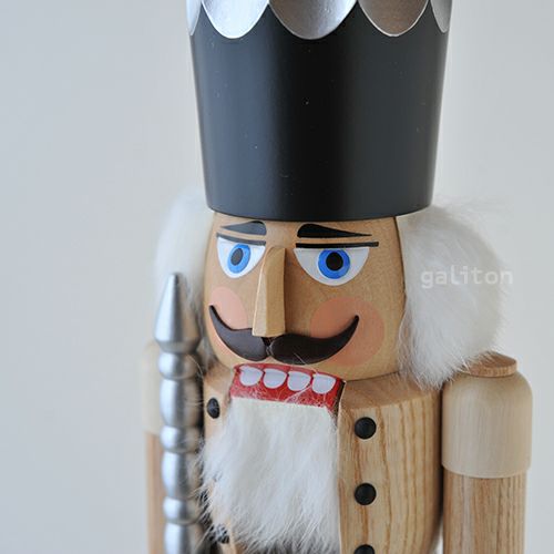 くるみ割り人形 ザイフェナーフォルクスクンスト Seiffener Volkskunst 王様 ナチュラル 112018