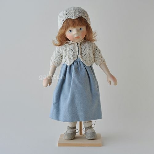 ポングラッツ人形　オールウッド 身長約37cm 着替え用の服有り、スタンド付き Elisabeth Pongratz ポングラッツ人形 オールウッド H341 白帽子水色