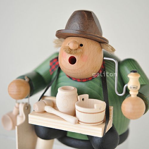 煙出し人形 KWO太っちょ木製品売り 座り 21468