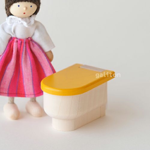 リュルケ Ruelke 木製ドールハウス バルコニー付きの家 赤 |木の