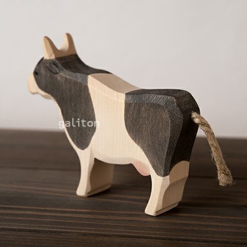 オストハイマー Ostheimer うし メス 黒ぶち 上向き