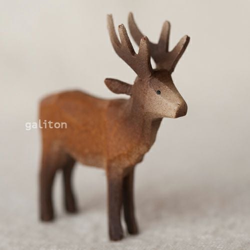 クリスティアンヴェルナー Christian Werner アカシカ オス（小）