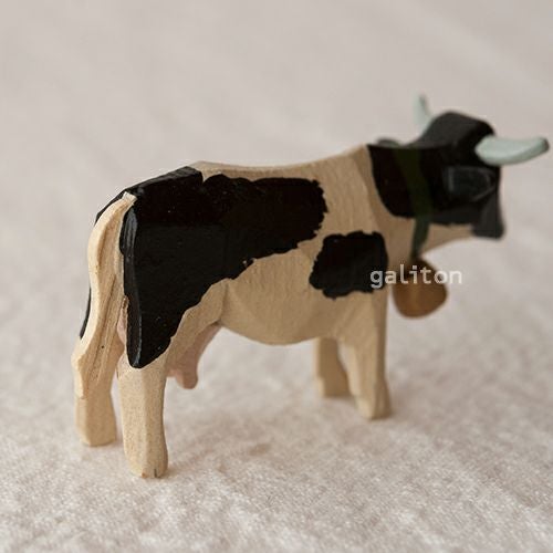 クリスティアンヴェルナー Christian Werner ウシ ベル付 黒ブチ（中）