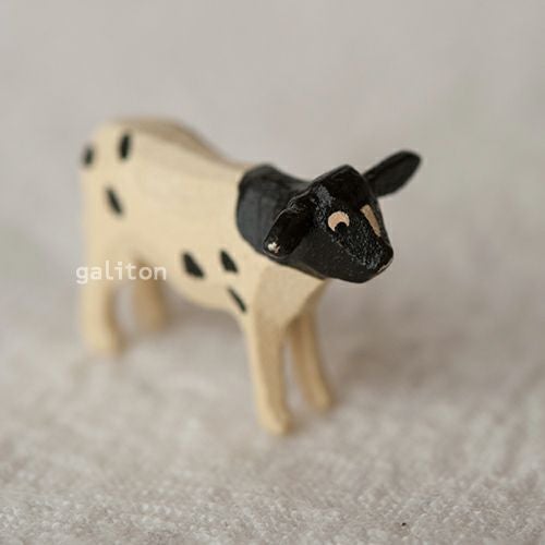 クリスティアンヴェルナー Christian Werner 子ウシ 黒ブチ（中）