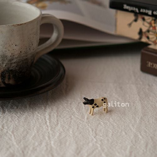 クリスティアンヴェルナー Christian Werner 子ウシ 黒ブチ（中）