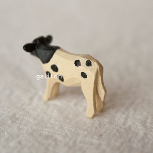 クリスティアンヴェルナー Christian Werner 子ウシ 黒ブチ（中）