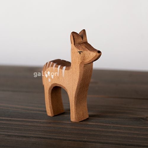 オストハイマー Ostheimer シカの子 前向き