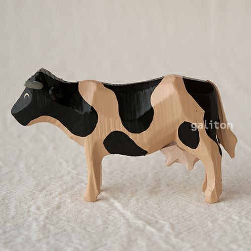 クリスティアンヴェルナー Christian Werner ウシ 黒ブチ メス（大）